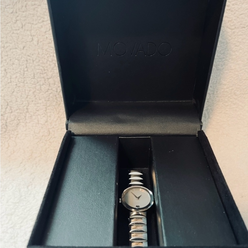 Movado Women’s Mother of Pearl Watch - Picture 9 of 10